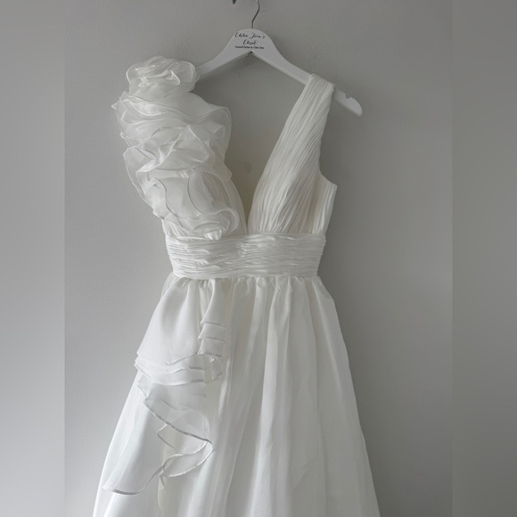 MAC DUGGAL White Ruffle Shoulder V Neck Chiffon Gown 2 - Picture 6 of 9